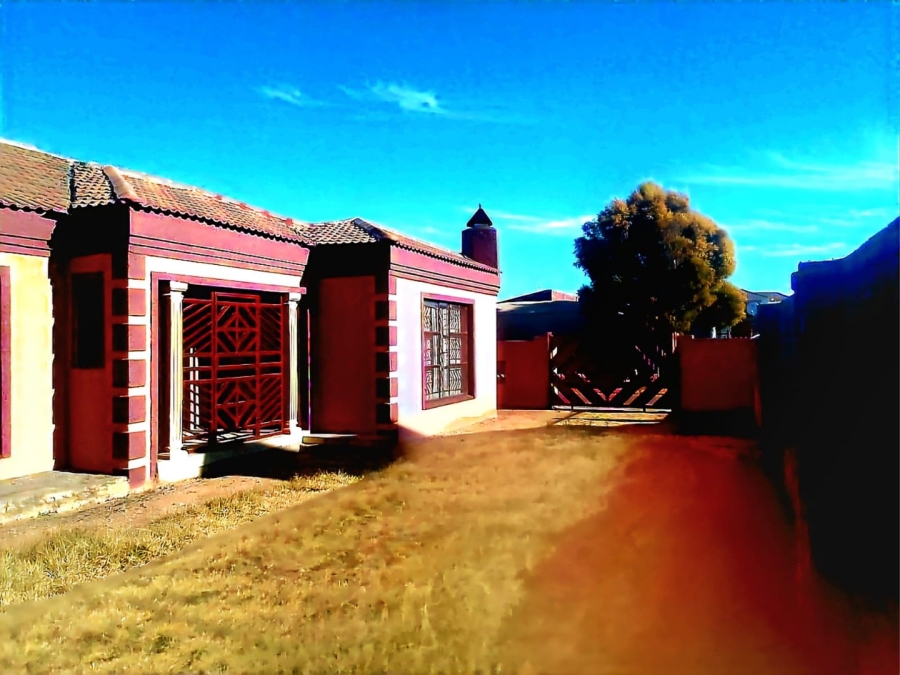 4 Bedroom Property for Sale in Bloemside 2 Free State